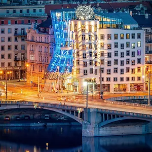 Dancing House - Tančící Dům 4*, Praga República Checa