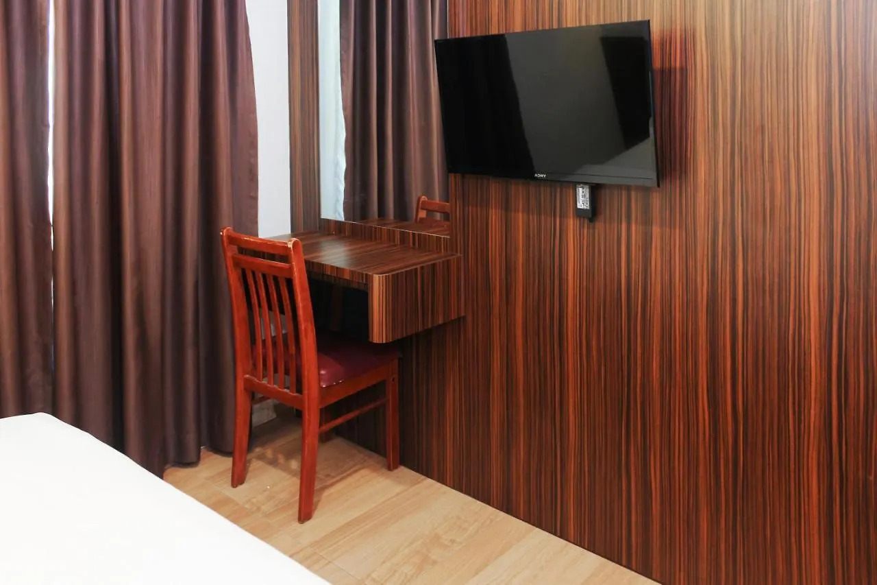 Oyo 90027 Happy Hotel Johor Bahru 2*,  Malasia